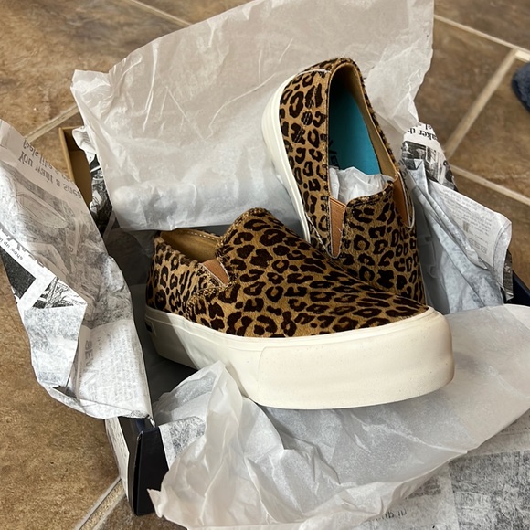 SeaVees Shoes - Slip on platform sneakers. Leopard print faux fur. Size 8